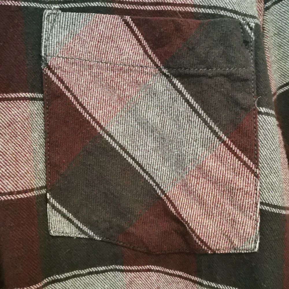 Flanell skjorta från carlings, rödrutig/randig. Skjortor.