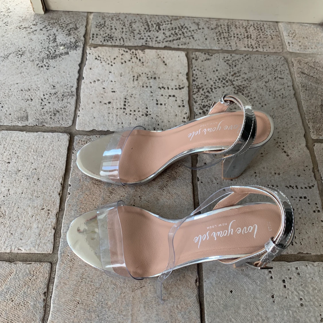 Silverfärgade klackskor i storlek 40 - 91