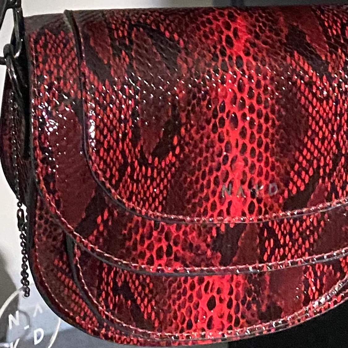 Röd ormskinnsväska - 91