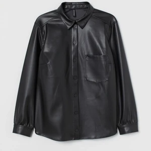 Ny läder skjorta från H&M, säljes pågrund av kommer ej till användning tyvärr. Använd 1 gång så som ny - Ny läder skjorta från H&M, säljes pågrund av kommer ej till användning tyvärr. Använd 1 gång så som ny