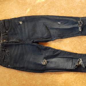 Snygga jeans i storlek 38. Använt 2-3 gånger. 150 kr 🌸
