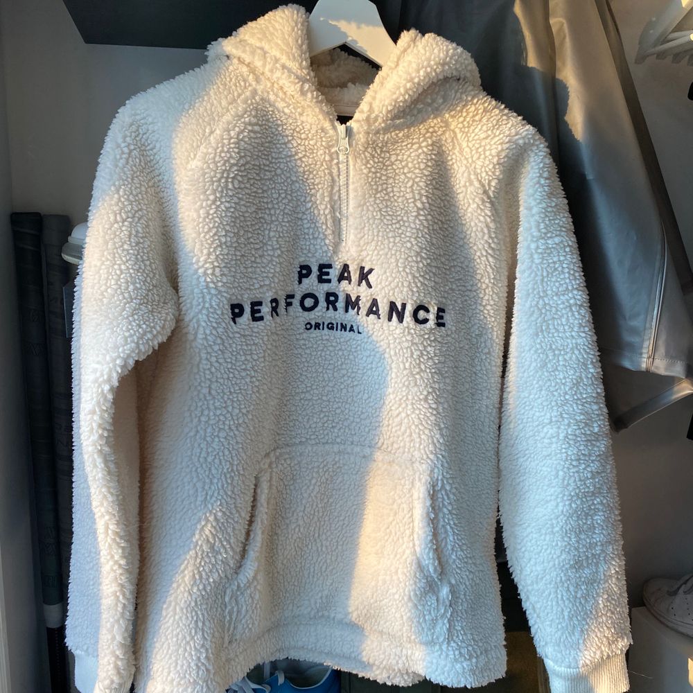 Teddy peak performance hoodie | Plick Second Hand