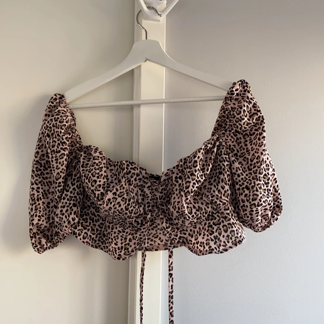 Leopardtopp i rosa nyanser