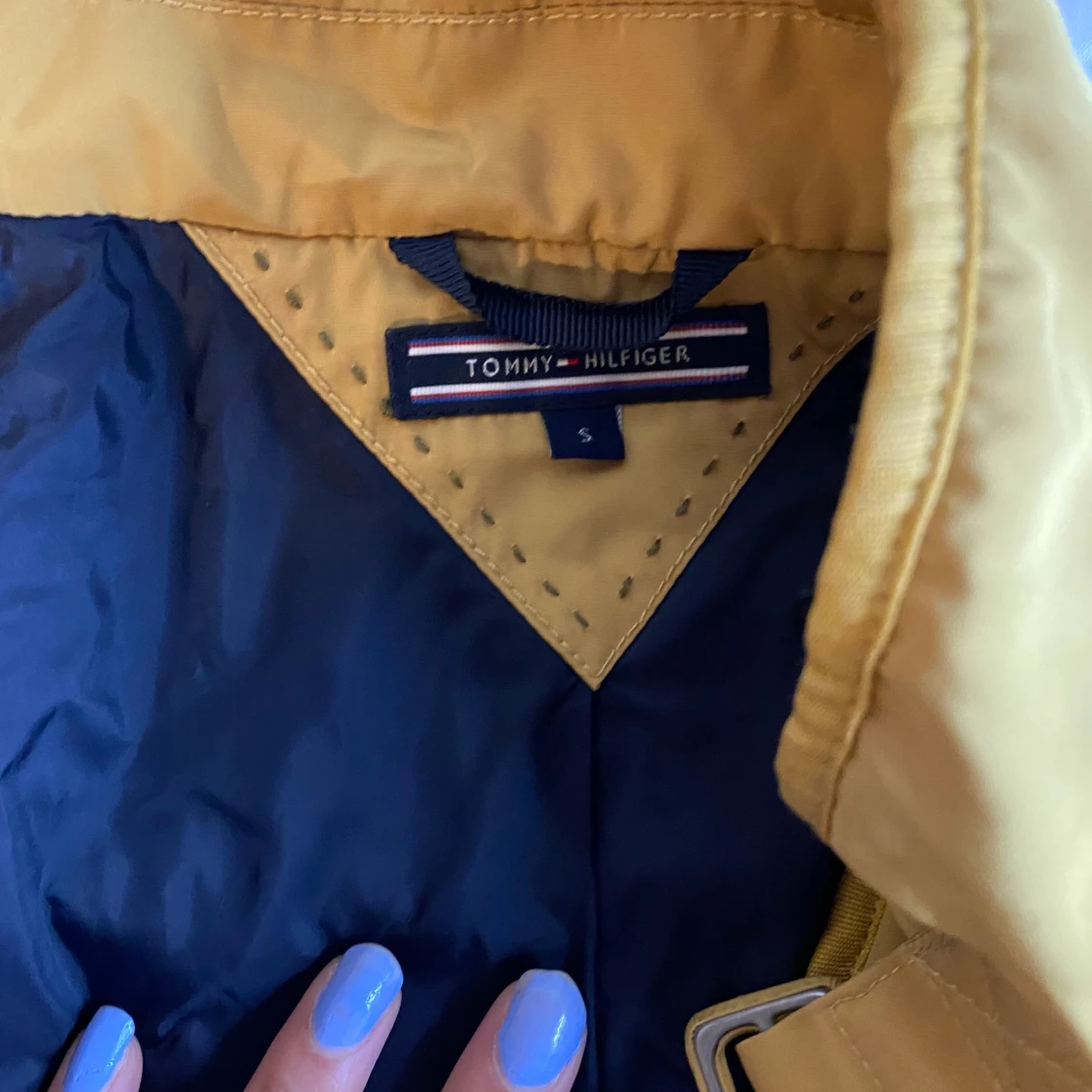 Tommy Hilfiger jacka i storlek S - 91