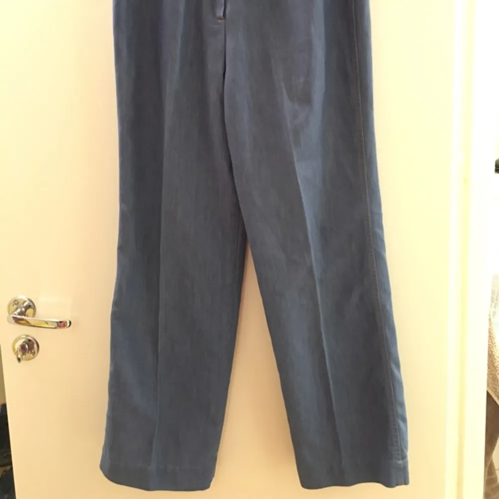 This trouser was bought in Beyond Retro at a very expensive price but now I just sell it at a much cheaper price!  As I have too many vintage garments to wear all in a winter, I decided to clean out my wardrobe now!
Soft material and excellent condition!. Jeans & Byxor.
