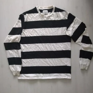 Vit svart randig tröja  - En Nice layering plagg