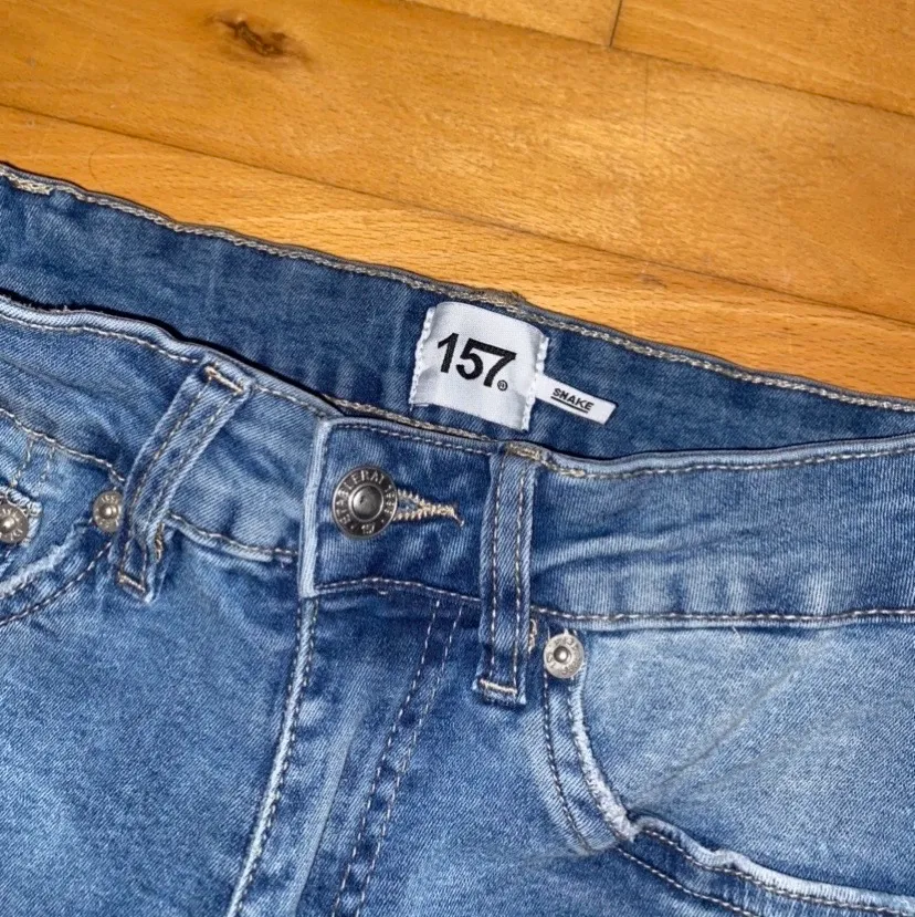 Säljer ett par helt oanvända jeans från lager 157. Endast testade (lapp borta tyvärr). . Jeans & Byxor.