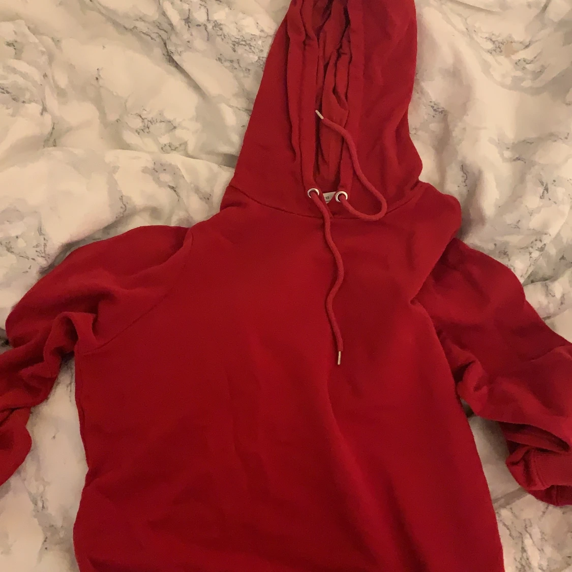 Röd hoodie från zara  - 91