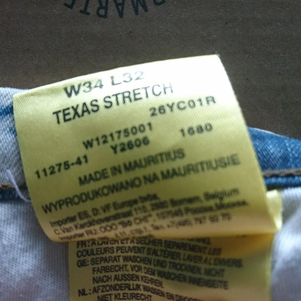 Klorinerade wrangler jeansshorts. Shorts.