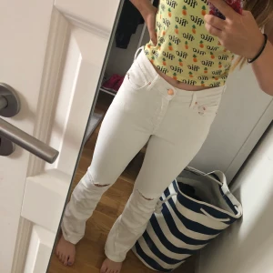 Bootcut jeans - Knappt använda Storlek 29-32   Hör av dig vid eventuella frågor🦋 priset kan diskuteras vid intresse