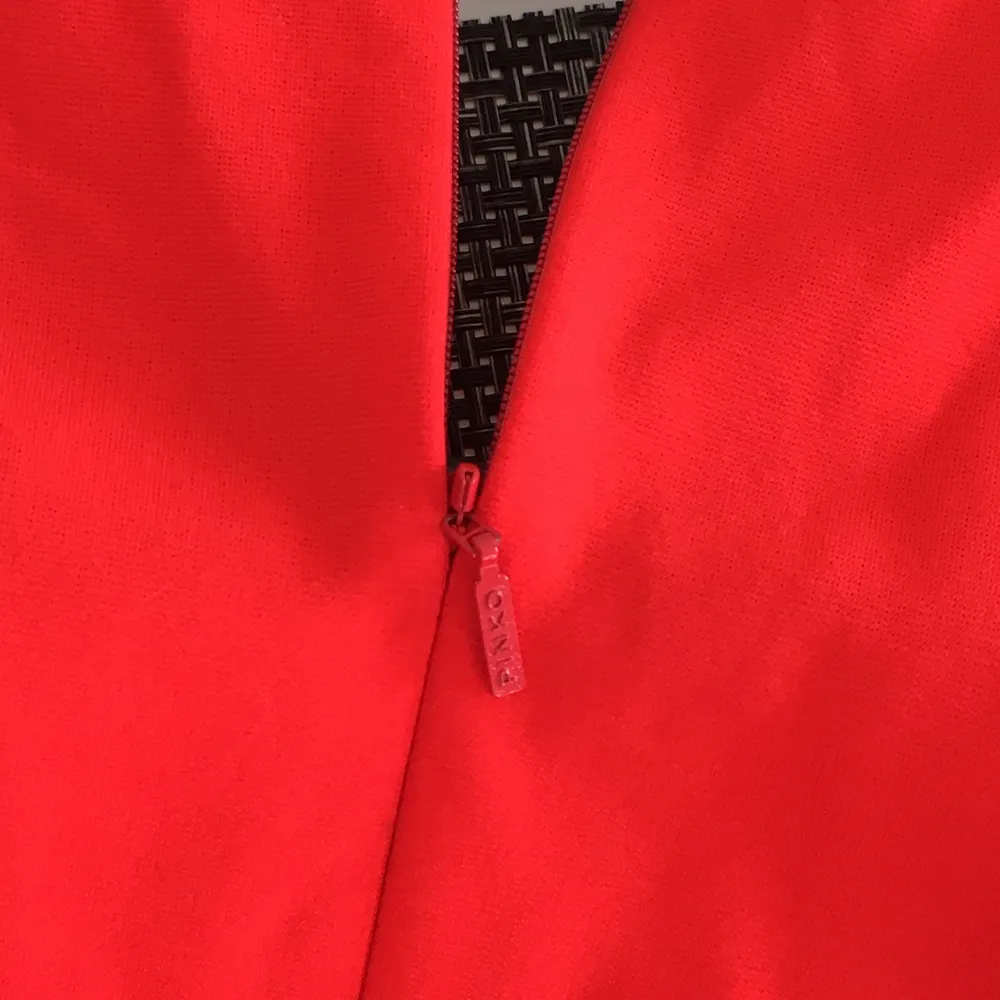 Pinko romantisk röda klänning i stl M. Klänningar.