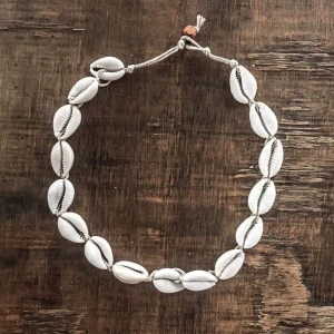 Snygg halsband  - Hej! Jag säljer min jättefin halsband ❤️ 60kr + frakt 11 det passar perfekt för sommar !