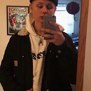 Carhartt jacka - Världens goaste jacka. Passar perlekt för hösten vintern och våren! MÖTS HELST UPP I GÖTEBORG!