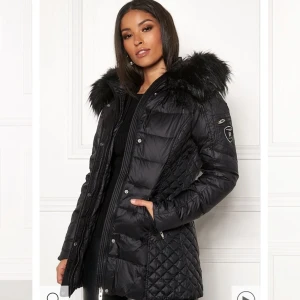 Rock And Blue - Bubbleroom stl 36 - Säljer Rock And Blue jackan från bubbleroom. Köpte den för några månader sen och har knappt använt den. Köpt för 2999kr, pris kan diskuteras. Har två likadana som jag säljer i storlek 36. Frågor om jackan eller bilder, skicka meddelanden❤️