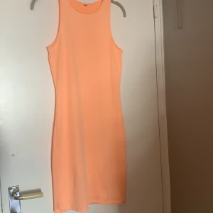 Klänning  - Säljer denna Gina klänning som Inte längre faller mig i smaken😊 köparen står för frakt