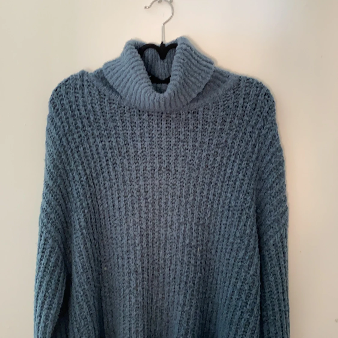 Stickad tröja med polo krage 