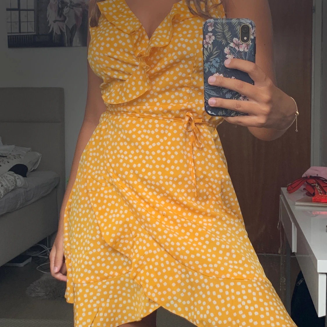 Prickig gul klänning - 91