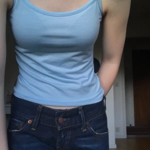 Ljusblått linne  - Ljusblått/babyblått linne från Humana. Fint skick! Frakt: 22kr :) står ingen storlek men passar mig som har S