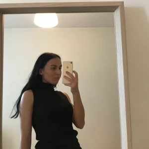 Kortärmad polo svart strl S - Kortärmad söt polo från lager 157