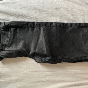 Skinn byxor  - Skinn byxor köpta från Veromoda i storlek XS, köparen står för frakten och tar endast emot swish🎀