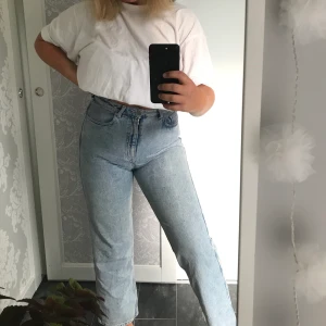 Weekday Rowe Jeans - Köpare står för frakt