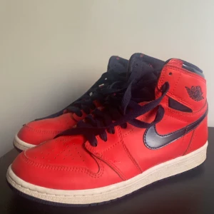 Jordan 1 David Letterman GS - 7/10.  Endast skorna, boxen är borta. Frakt på köparens bekostnad eller Meet-Up i Karlstad. Ingen retur efter köpet.