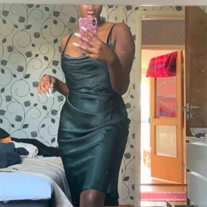  - Klänning i XS använd en gång