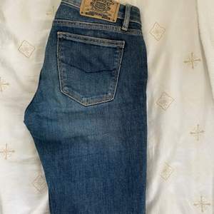 Fina blå crocker jeans i storlek 27/35. Bra skick och inte använda mycket. 