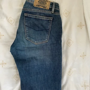 Crocker jeans  - Fina blå crocker jeans i storlek 27/35. Bra skick och inte använda mycket. 