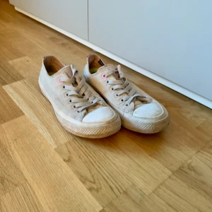 Converse  - Converse chuck taylor 2. Mycket skönare sula än ”de vanliga” skorna från Converse. Strl 37. 