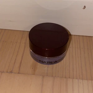 Ögonskugga - En krämig ögonskugga i lila