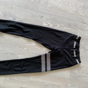 stronger byxor - skitsköna strongerbyxor, säljer pga fel storlek. Nypris 600. Använd ca 2 ggr