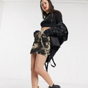 ASOS Kjol - Tie dye kjol från Asos. Aldrig använd. Finns i Stockholm. Frakt inräknat i priset. 