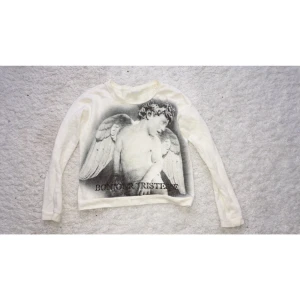  - Mysig tröja från Ginatricot, nästan aldrig använd ! :)