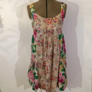  - Fin sommarklänning från the garden collection by hm.
