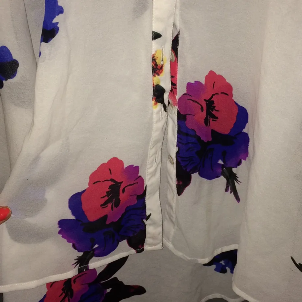 Jätte cool blus med fina detaljer!