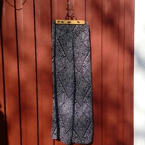  - Skitsnygga byxor!  "bra sak söker vän"