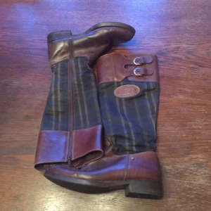  - Tommy Hilfiger stövlar 