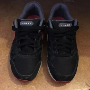  - Köpta i stadium sommaren -15 :) färgen är neonröd/neonorange, inte alls rosa som på bild! Supersköna är de också 