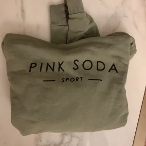 Pink soda hoddie - Skriv pris. Pink soda hoddie