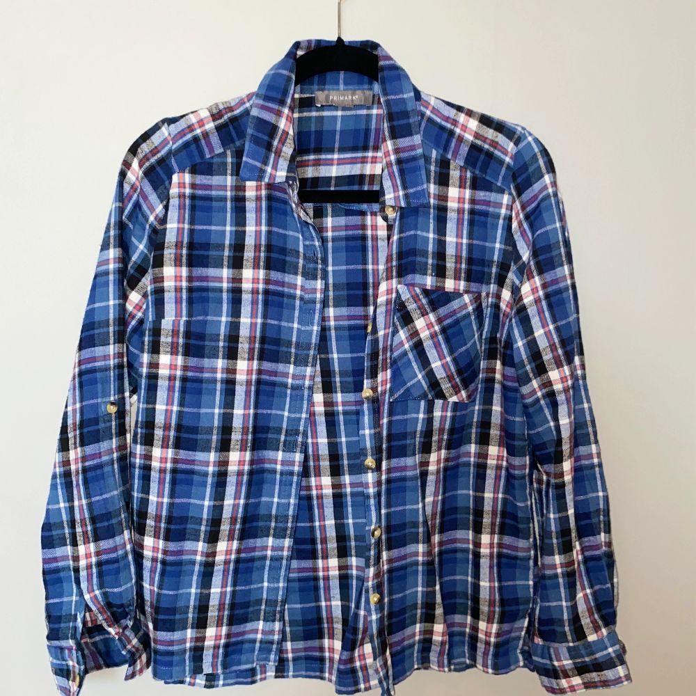 Rutig skjorta från Primark, sparsamt använd så fint skick.. Skjortor.