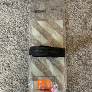 Off-white industrial belt (smalt) - Nyskick, knappt använt. 9/10 inga flaws. Köpt på OFF-WHITE i Sydney. Original förpackning och tillbehör finns kvar och ingår.