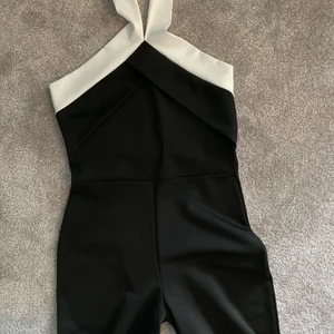 Byxdress från boohoo tall - Tyvärr för lång på mig så aldrig kommit till användning 