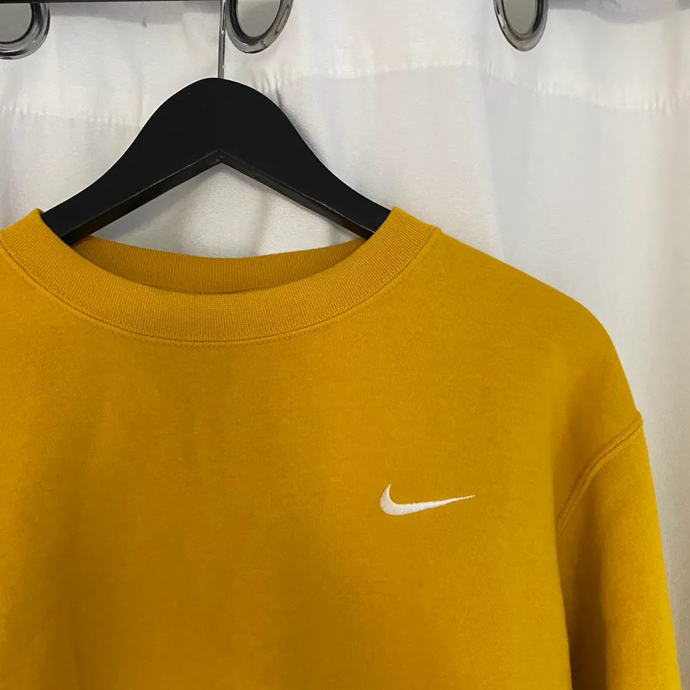 Fin sweatshirt från Nike, fint skick . Hoodies.
