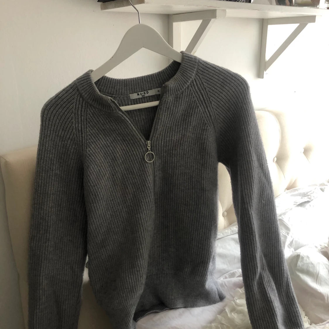 Grå stickad tröja 