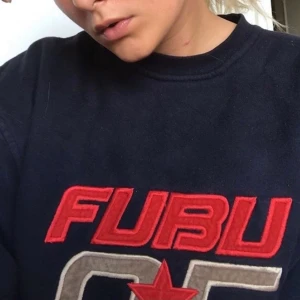 FUBU Vintage Sweatshirt 90’s Oversized  - Oversized vintage sweatshirt från FUBU. Väldigt 90-tal! Buda i kommentarerna. Köparen står för frakt! 📦🏸