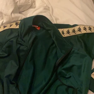 Kappa - Xl sitter som L