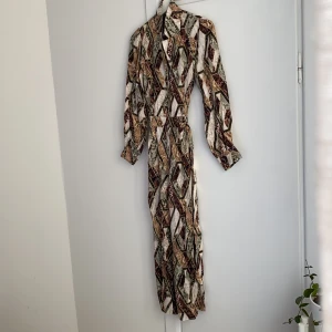 H&M jumpsuit - Mönstrad Jumpsuit från H&M, bra skick, storlek 34