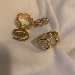 Guld ringar - Säljer dessa ringar då jag inte använder guld. Många vill köpa så budgivningen sker i kommentarerna. Den slutar imorgon kl18!