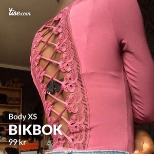Bikbok  - Jätte fin body- oanvänt storlek XS- slutsåld i affär